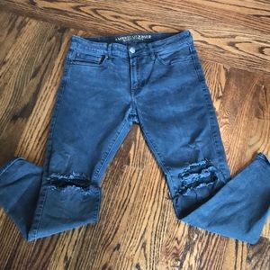 American Eagle Black distressed knees men’s jeans